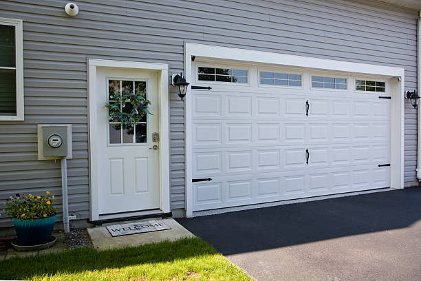 24/7 Emergency Garage Door Panel Replacement experts in Duncanville, TX